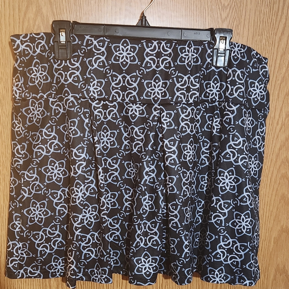 Stylish Black and White Women's Skirt